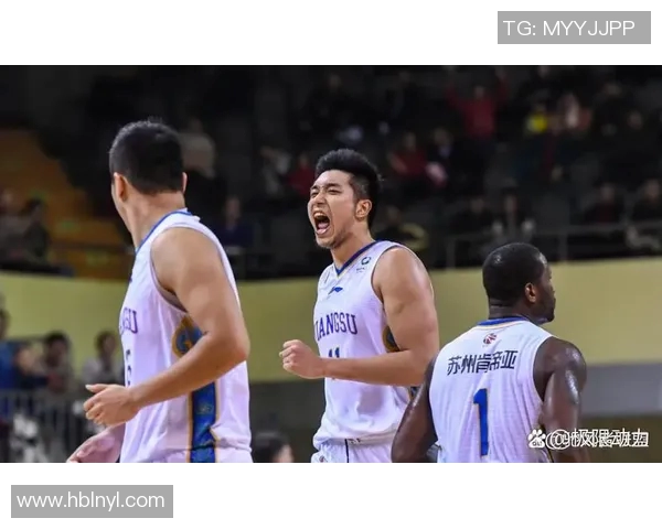 2016年CBA精彩对决上海队迎战青岛队展现篮球魅力与激情碰撞
